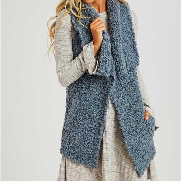 White Faux Fur “Eyelash Flyaway” Vest with Pockets NWT - Picture 16 of 16